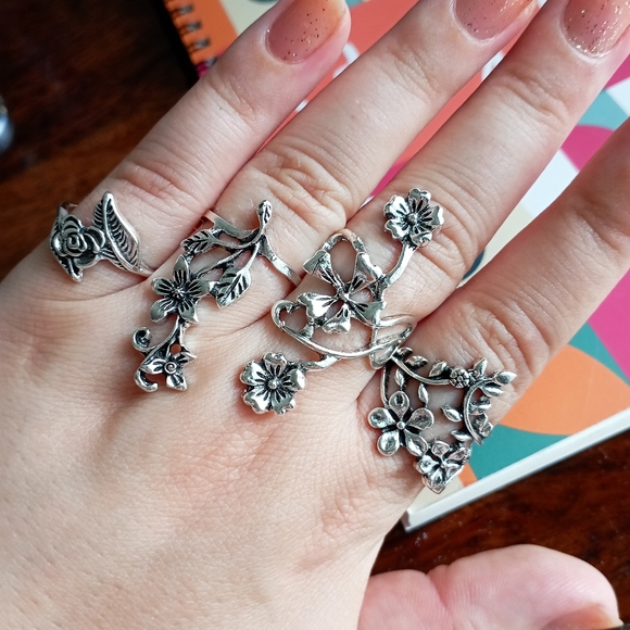Set of 3 Floral Rings - Picture 5 of 13